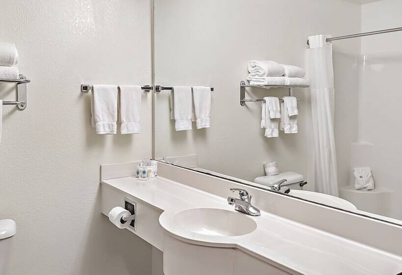 Estherville Hotel & Suites