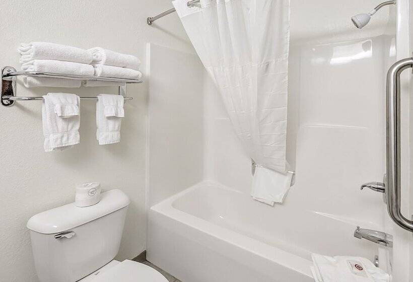 Estherville Hotel & Suites