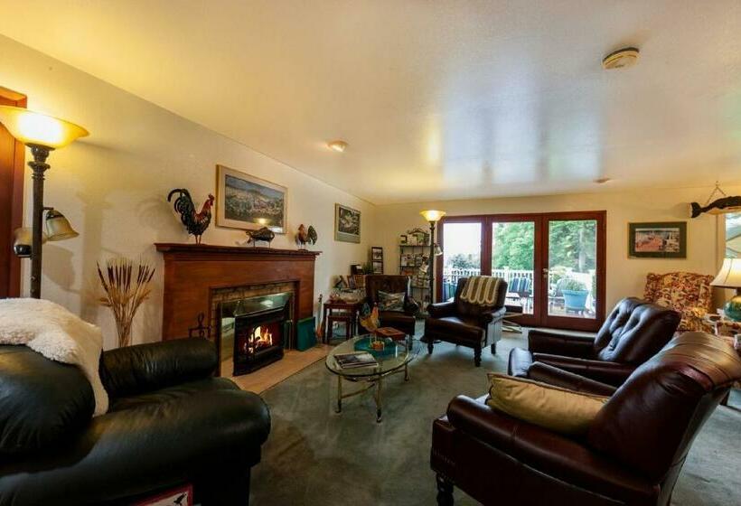 Hillside House Bed And Breakfast