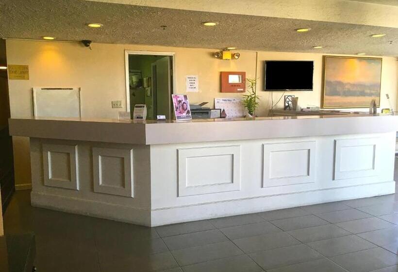 فندق Studio 6 Suites Delano, Ca