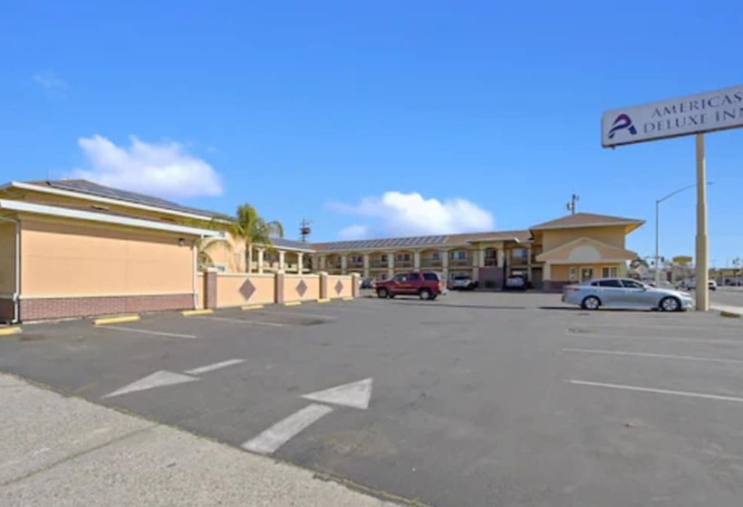 בית מלון כפרי Americas Deluxe Inn  Marysville