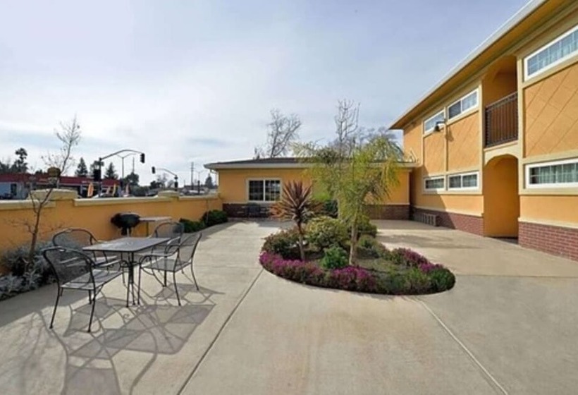 בית מלון כפרי Americas Deluxe Inn  Marysville