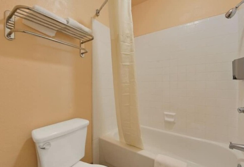 בית מלון כפרי Americas Deluxe Inn  Marysville