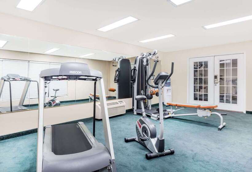 فندق Baymont By Wyndham Albany At Albany Mall