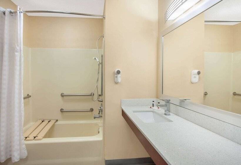 فندق Baymont By Wyndham Greenwood