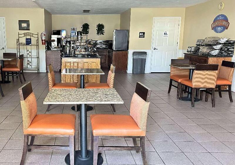 فندق Baymont By Wyndham Greenwood