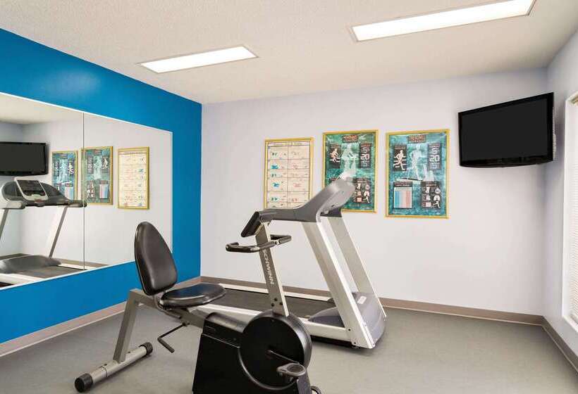 בית מלון כפרי Baymont By Wyndham Henderson Oxford