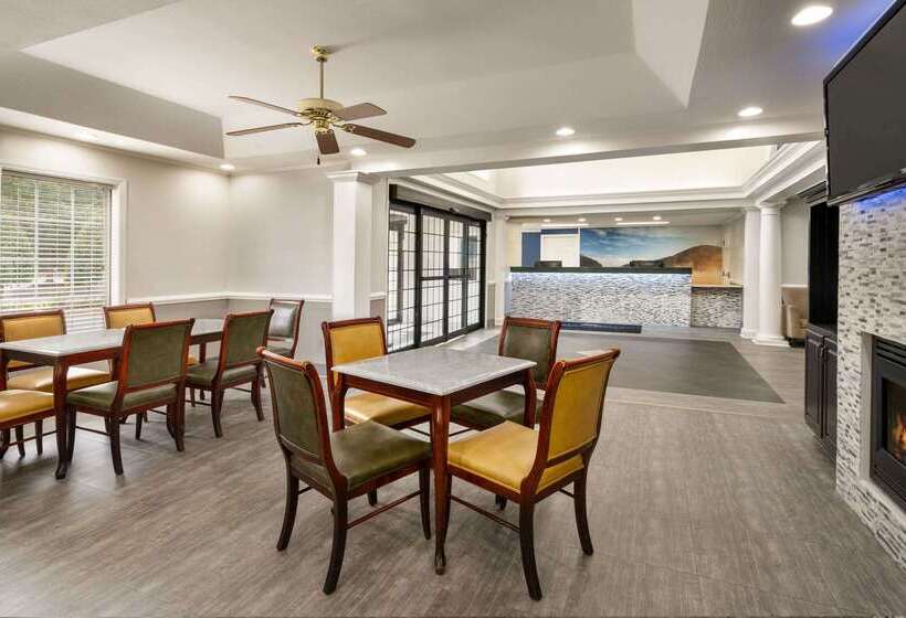 בית מלון כפרי Baymont By Wyndham Henderson Oxford