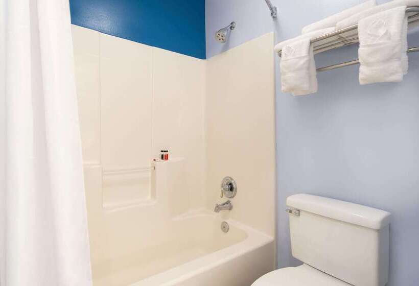 בית מלון כפרי Baymont By Wyndham Henderson Oxford