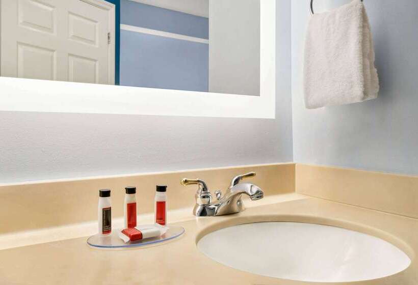 בית מלון כפרי Baymont By Wyndham Henderson Oxford