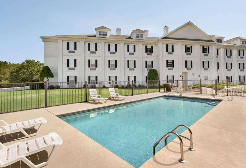 בית מלון כפרי Baymont By Wyndham Henderson Oxford