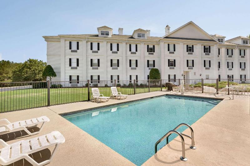 בית מלון כפרי Baymont By Wyndham Henderson Oxford