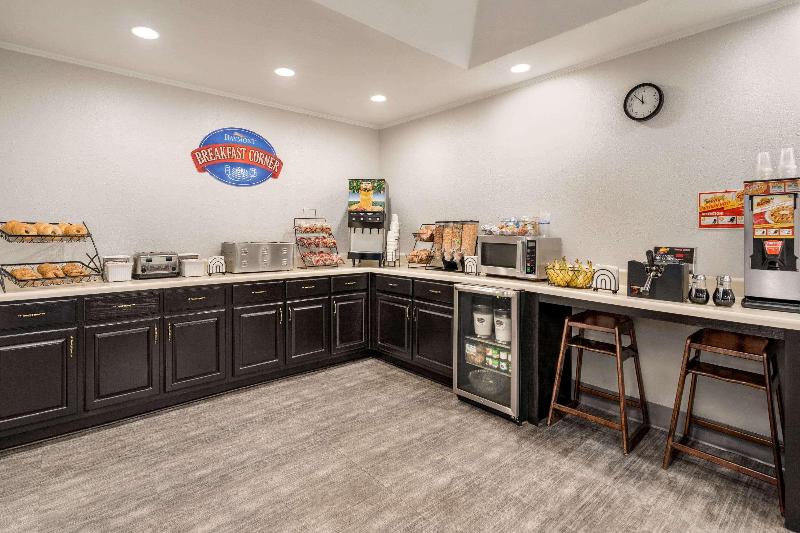 בית מלון כפרי Baymont By Wyndham Henderson Oxford