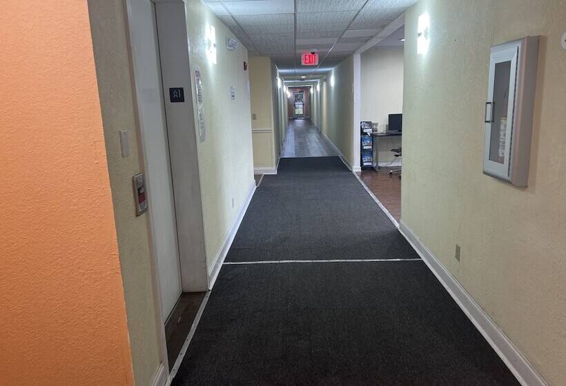 فندق Baymont By Wyndham Lakeland