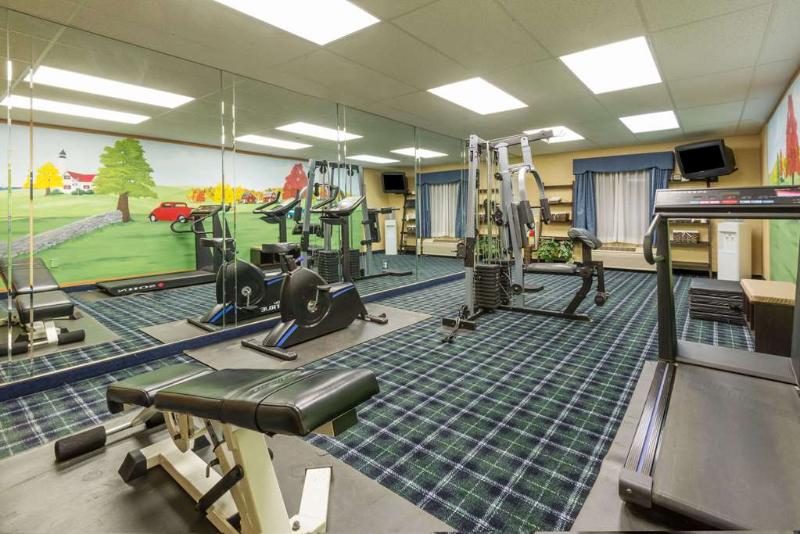 هتل Manchester Inn & Suites