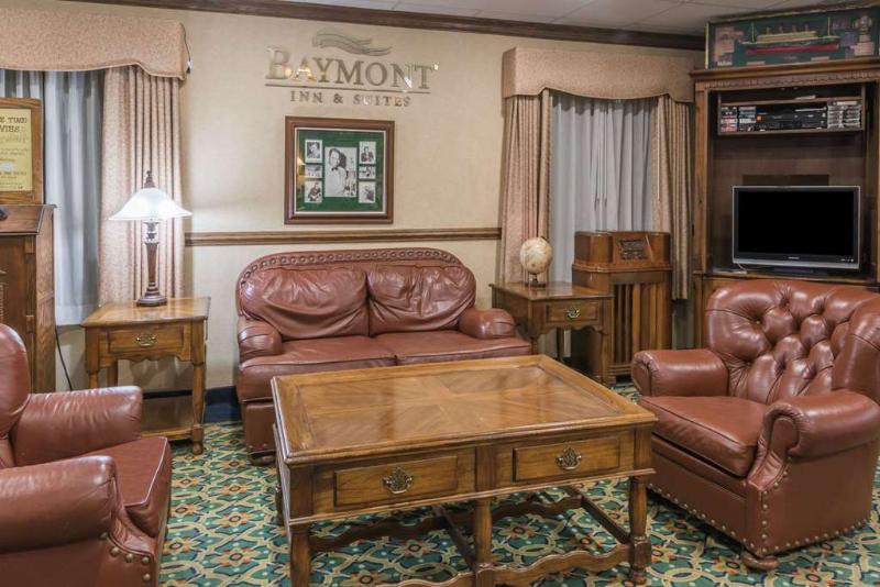 هتل Manchester Inn & Suites