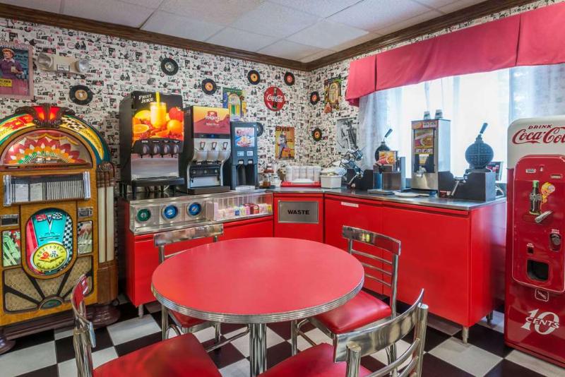 هتل Manchester Inn & Suites