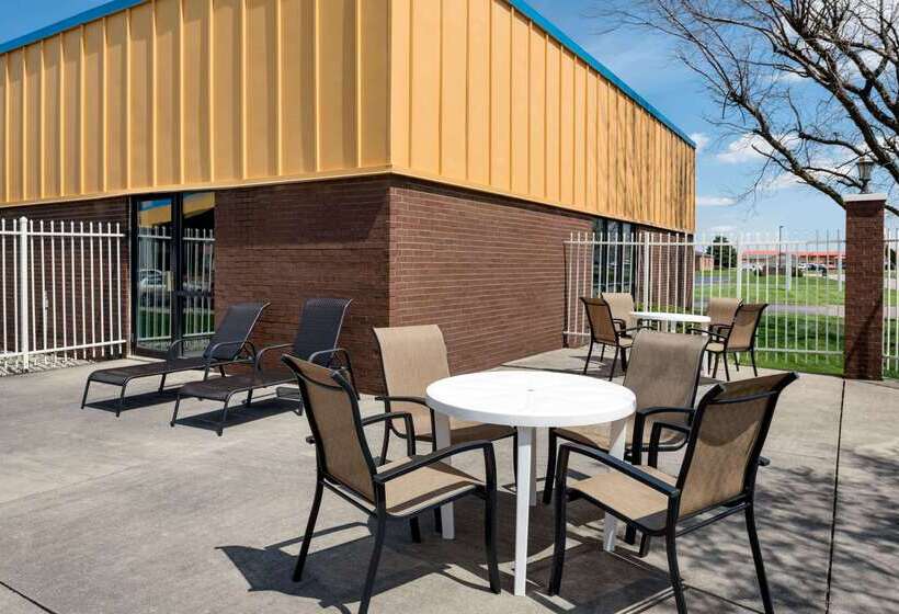 בית מלון כפרי Baymont By Wyndham Muncie Near Ball State University