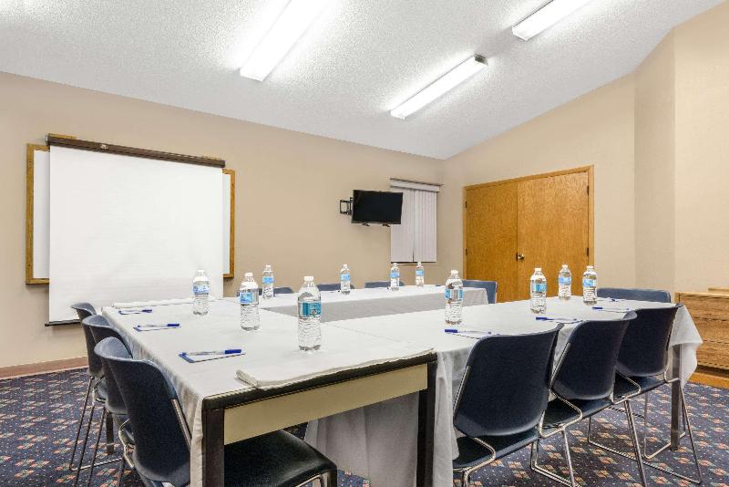 בית מלון כפרי Baymont By Wyndham Muncie Near Ball State University