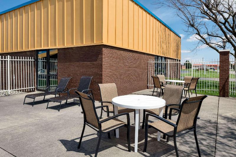 ホテル Baymont By Wyndham Muncie Near Ball State University