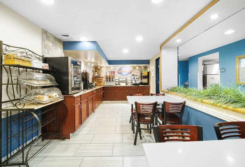 ホテル Baymont By Wyndham Muncie Near Ball State University