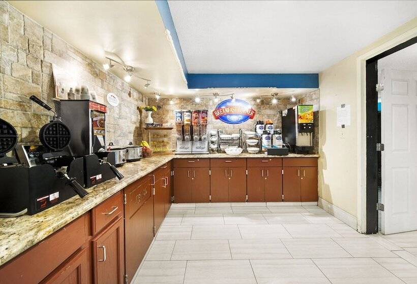 בית מלון כפרי Baymont By Wyndham Muncie Near Ball State University