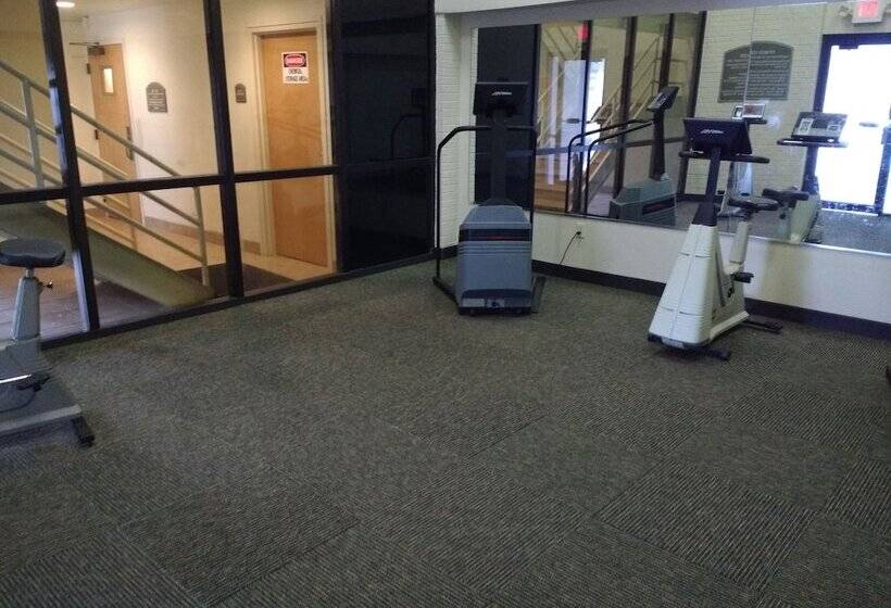 فندق Baymont By Wyndham Muncie Near Ball State University