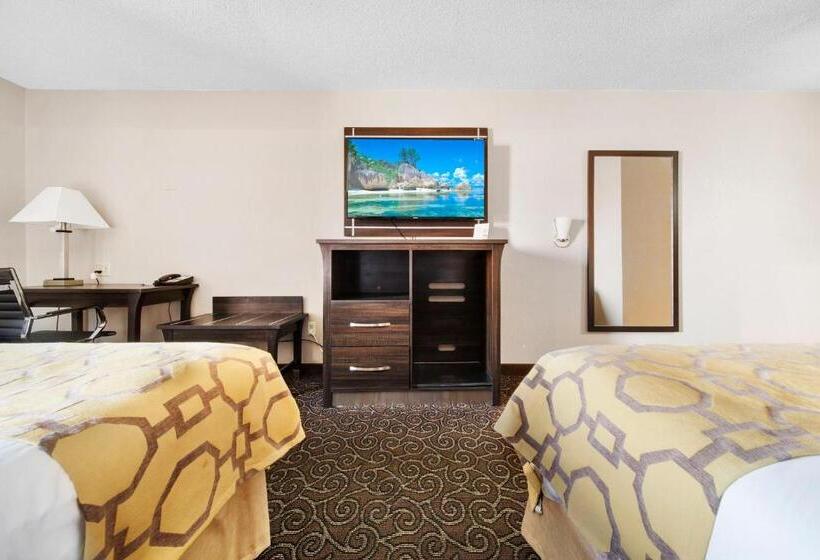 בית מלון כפרי Baymont By Wyndham Muncie Near Ball State University