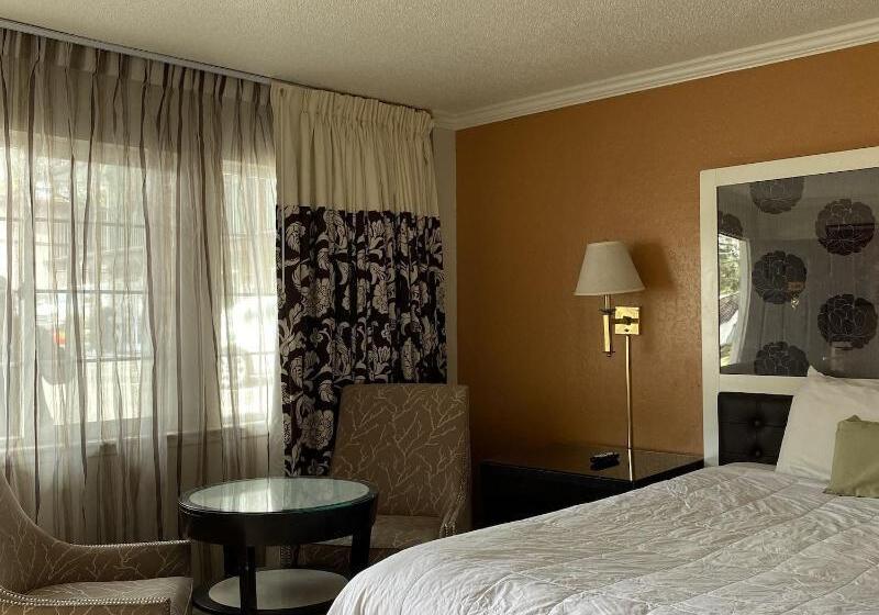 Отель Budget Inn At The Heavenly Gondola