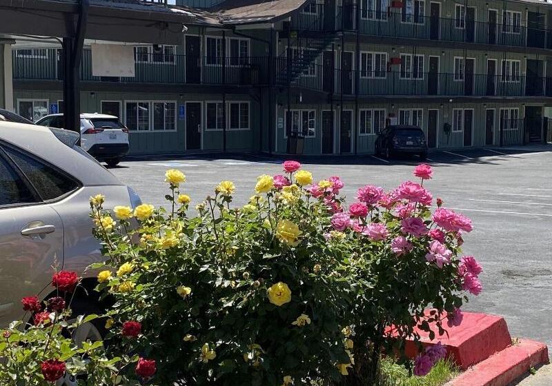 ホテル Budget Inn At The Heavenly Gondola