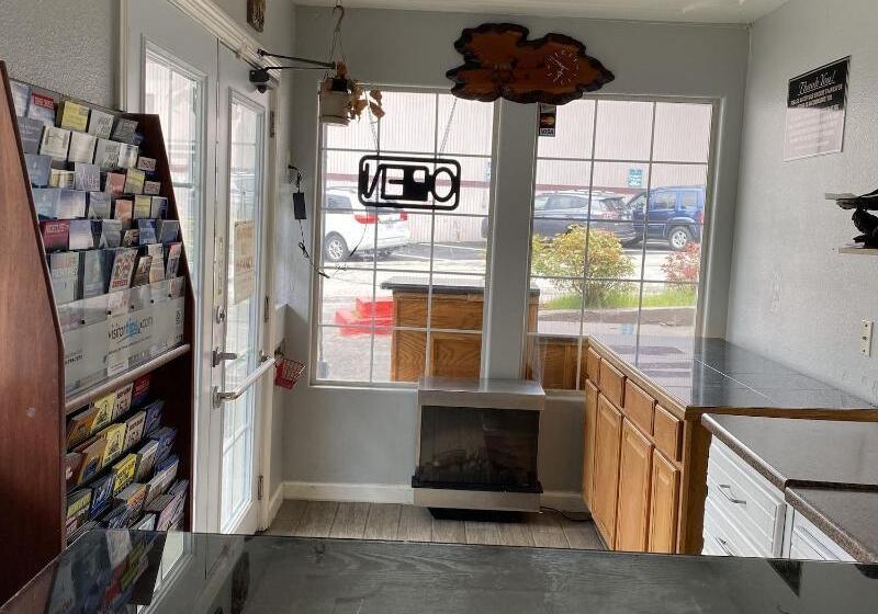 Отель Budget Inn At The Heavenly Gondola