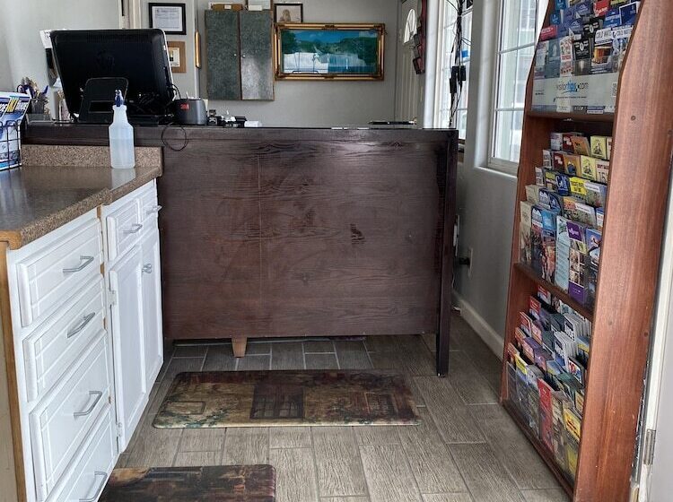 Отель Budget Inn At The Heavenly Gondola