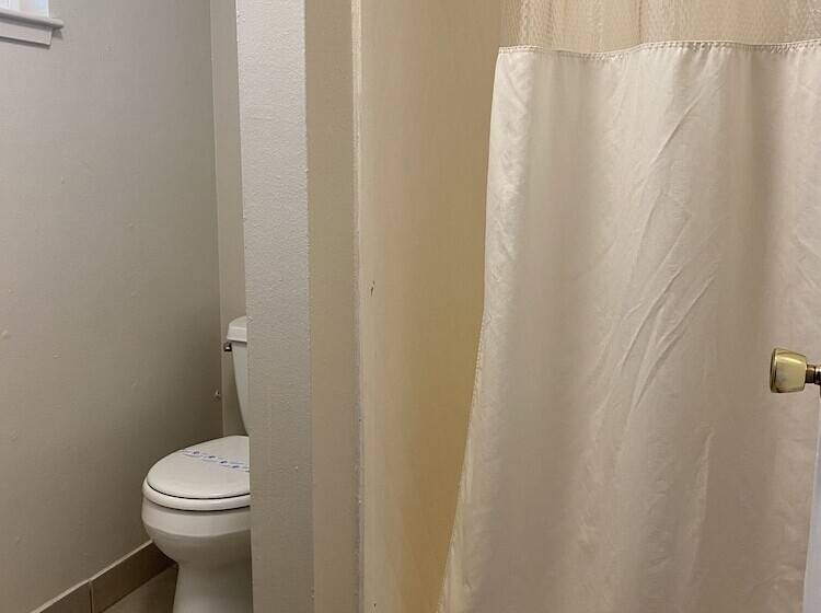 Отель Budget Inn At The Heavenly Gondola