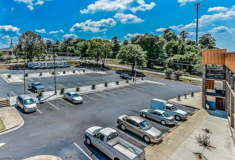 בית מלון כפרי Red Roof Inn Raleigh Northeast   Downtown