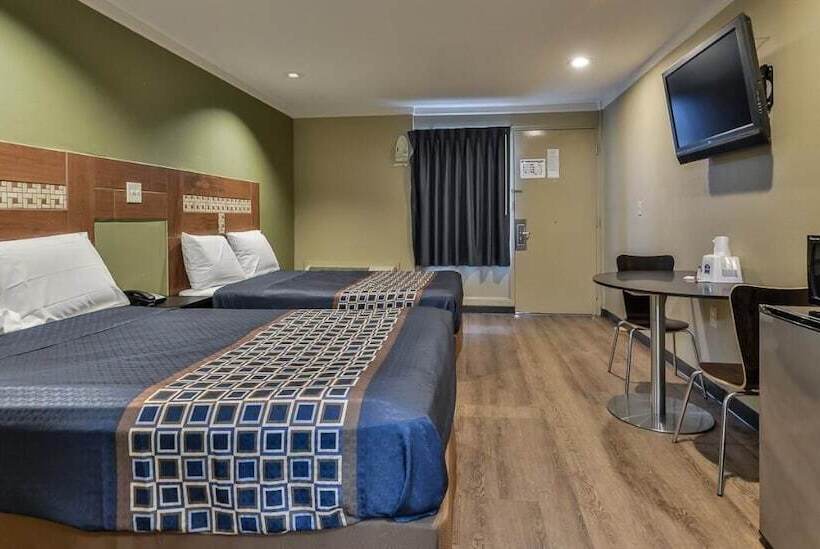 בית מלון כפרי Red Roof Inn Raleigh Northeast   Downtown