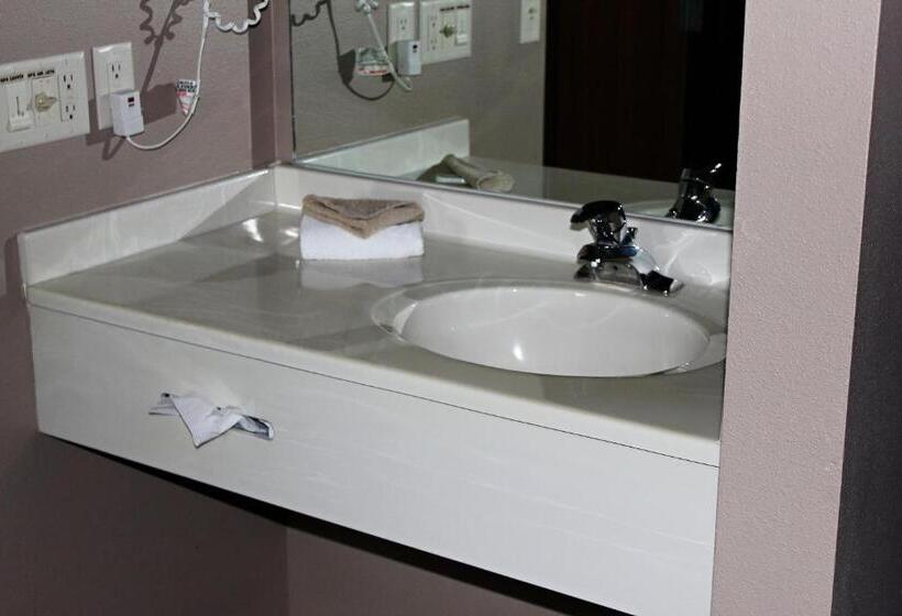 فندق Capri Inn & Suites   Beatrice