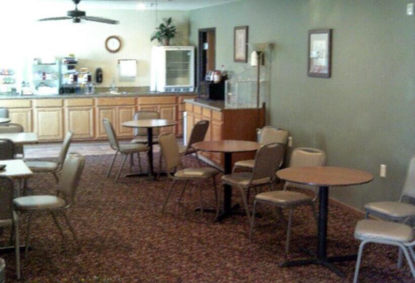 فندق Capri Inn & Suites   Beatrice