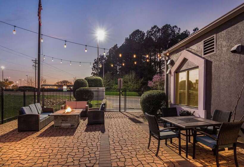 酒店 Clarion Pointe Wake Forest   Raleigh North