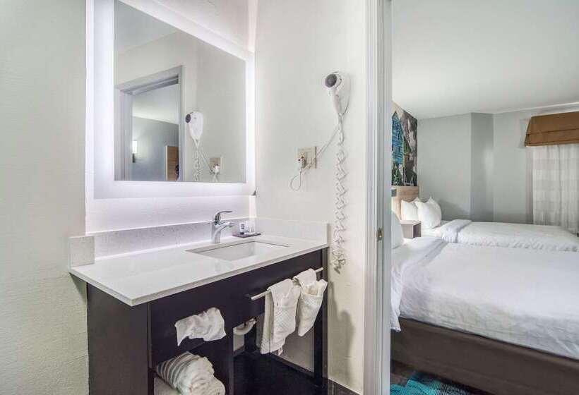 בית מלון כפרי Clarion Pointe Wake Forest   Raleigh North