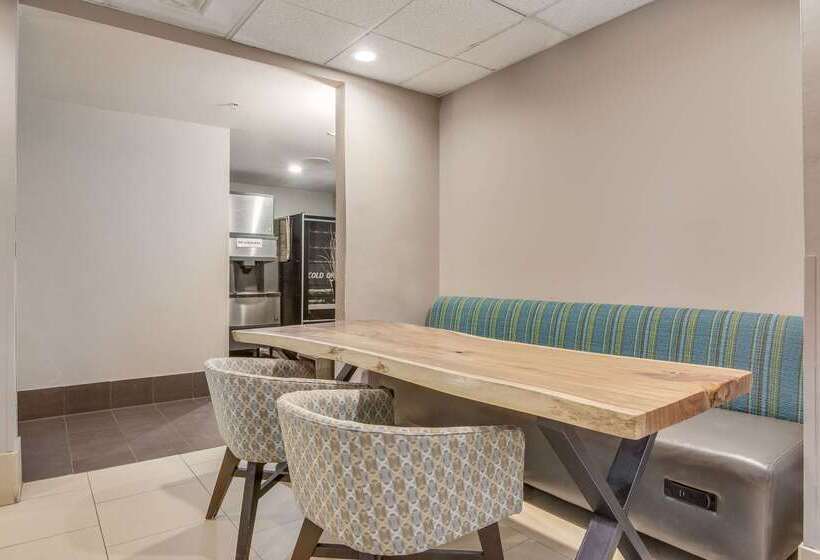 酒店 Clarion Pointe Wake Forest   Raleigh North