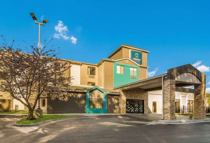 בית מלון כפרי Clarion Pointe Wake Forest   Raleigh North