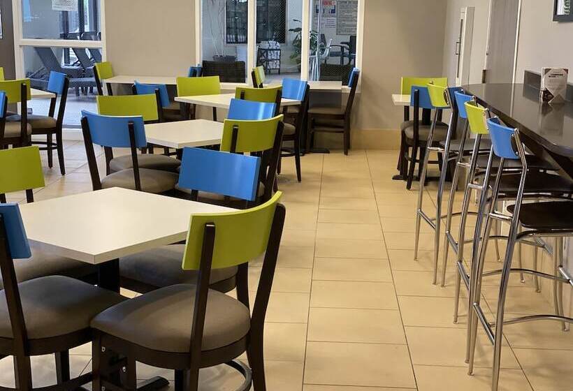 酒店 Clarion Pointe Wake Forest   Raleigh North