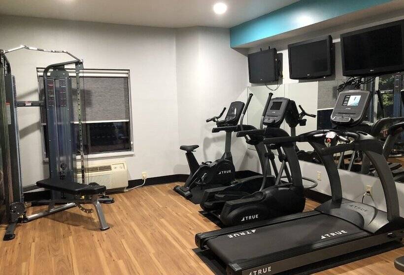 酒店 Clarion Pointe Wake Forest   Raleigh North