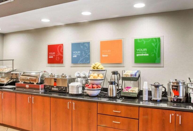 فندق Comfort Inn & Suites West Chester   North Cincinnati