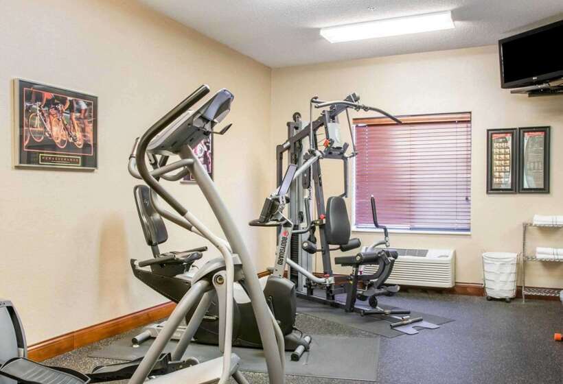فندق Comfort Inn & Suites West Chester   North Cincinnati