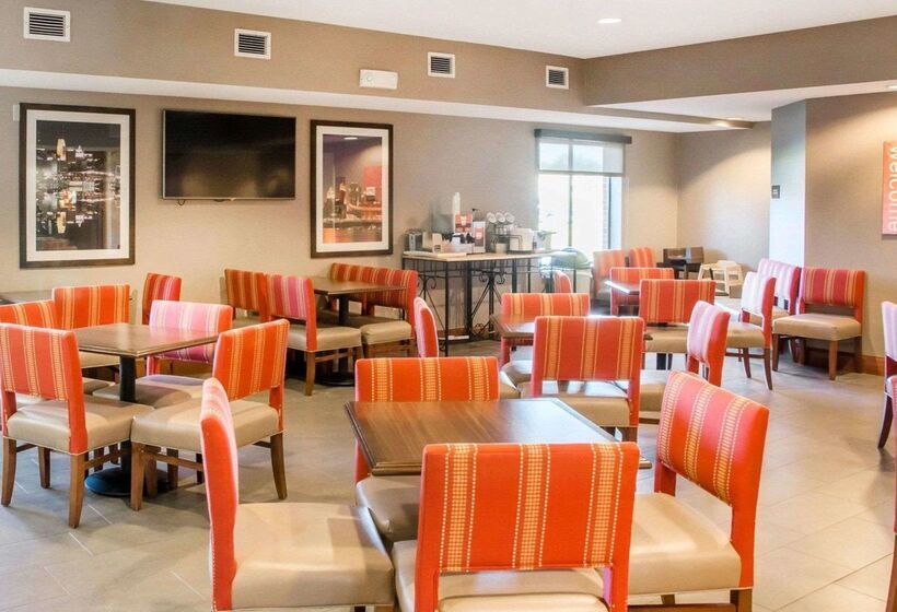 فندق Comfort Inn & Suites West Chester   North Cincinnati