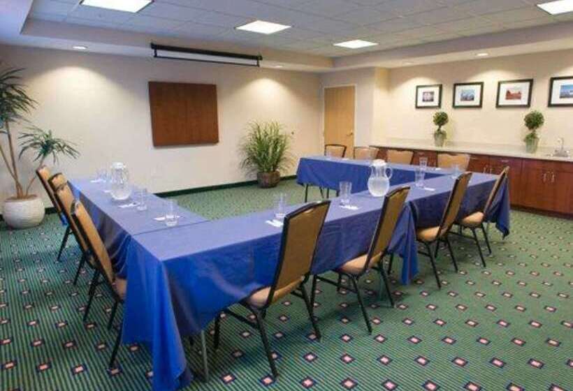 فندق Comfort Inn & Suites West Chester   North Cincinnati