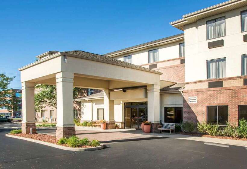 فندق Comfort Inn & Suites West Chester   North Cincinnati