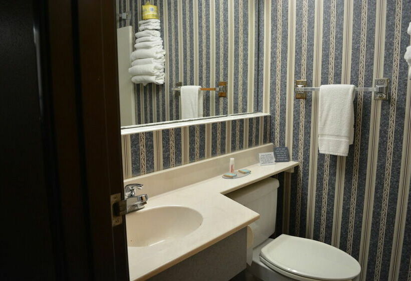 בית מלון כפרי Grand Forks Travelodge