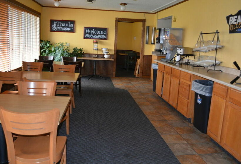 בית מלון כפרי Grand Forks Travelodge